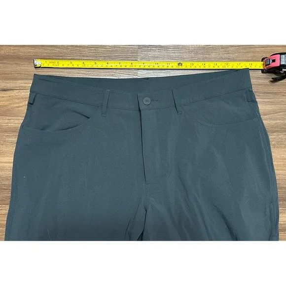 Alo Yoga Men's Day and Night Pants Charcoal Grey Performance Sz 36x30 - Picture 5 of 10
